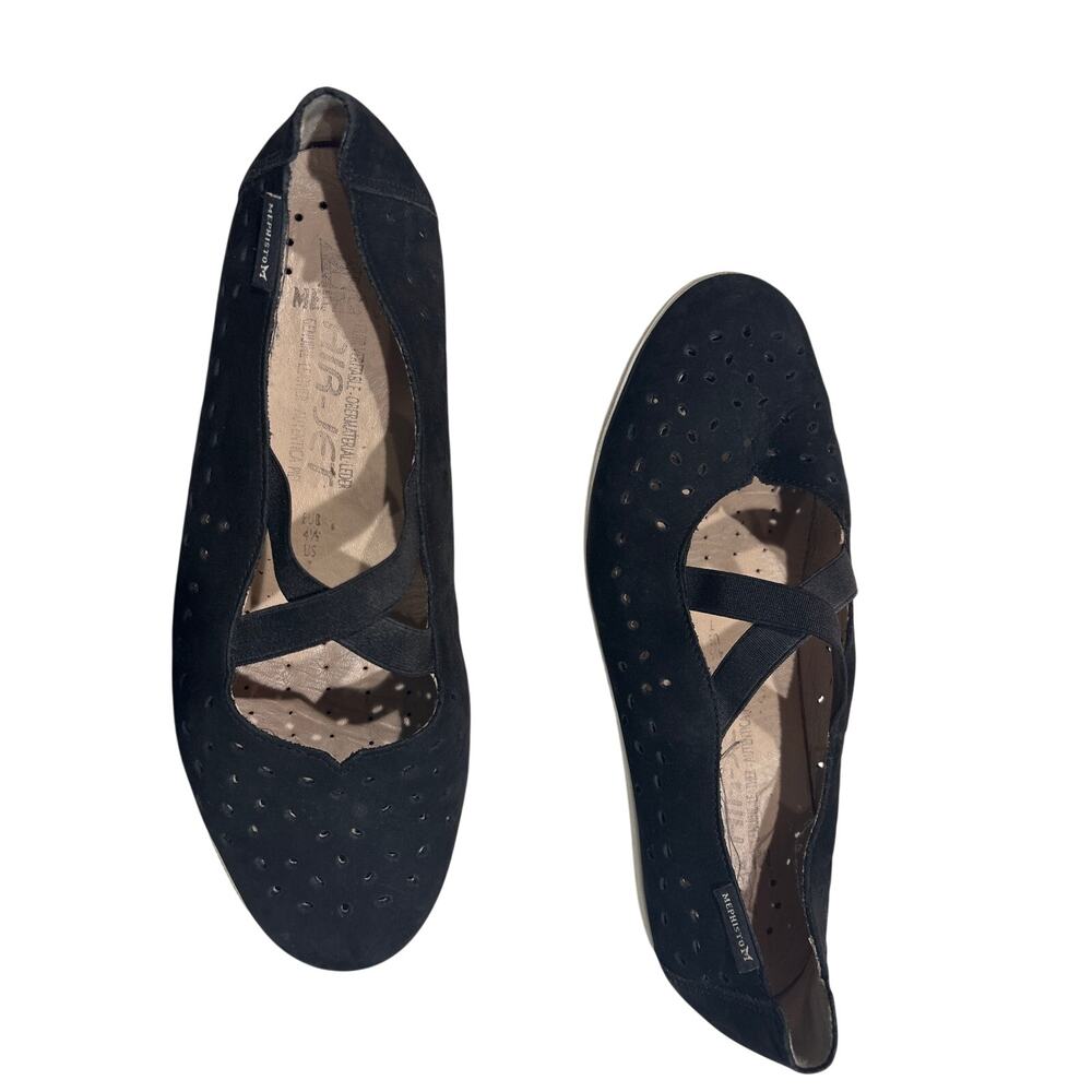 Mephisto Karla Perf perforated nubuck ballet flat
Size 7.5
